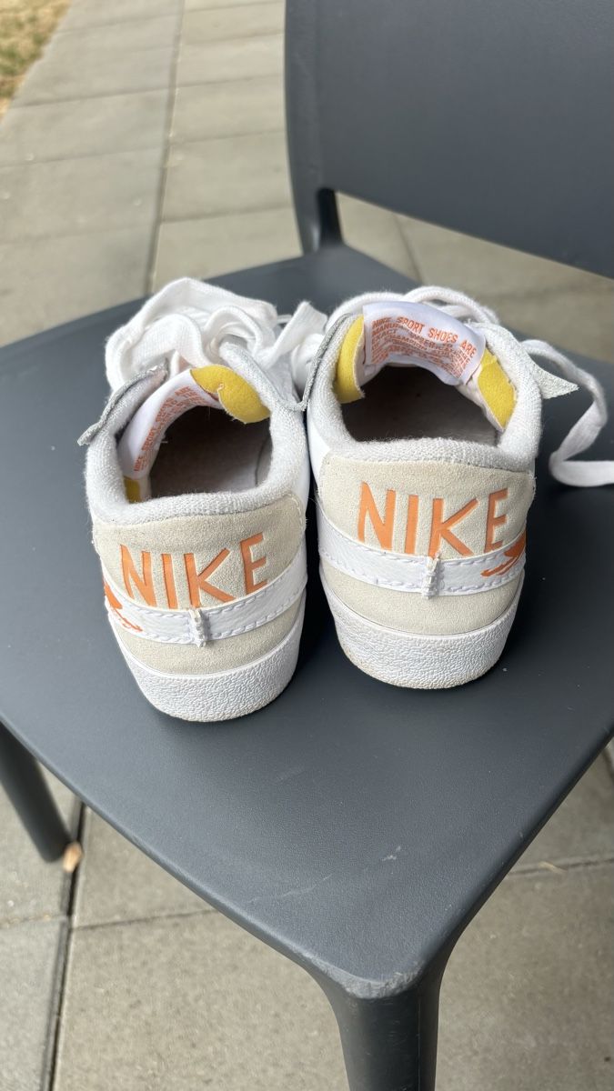 Chaussures hommes: Baskets Nike Blazer blanches orange pointure 37 utilisé – D'occasion à Courgenay par gig_7spf 3