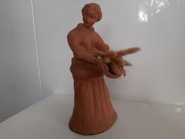 Tonfigur, Frau mit Schale