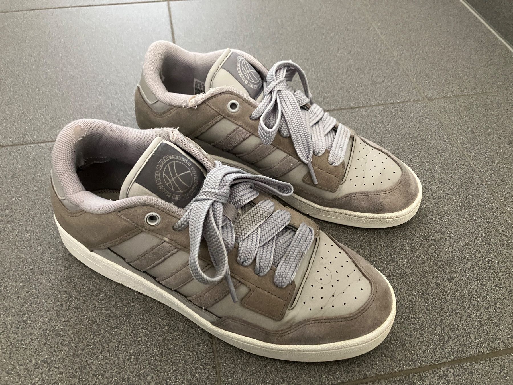 Adidas Chaussures hommes: Adidas Sneaker Gr. 43 – D'occasion à Ruggell par VegasGirl
