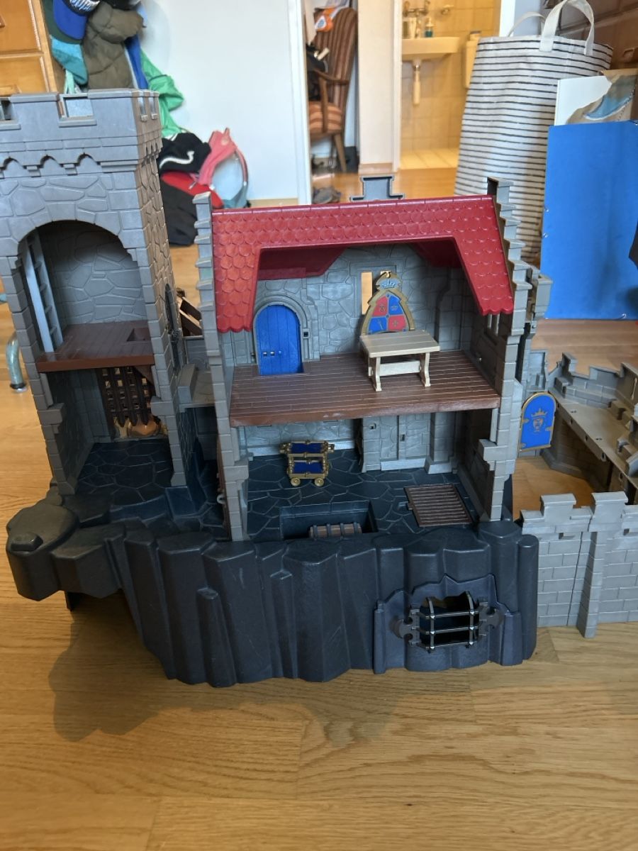 Playmobil Jouets: Playmobil Ritterburg  – D'occasion à zürich par diabolik06 3