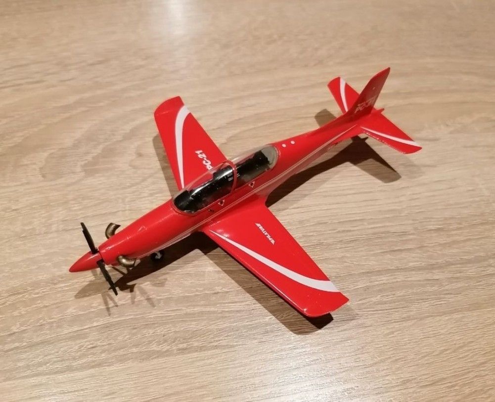 Schweizer Armee Kit di modellismo & Modellini statici: PC 21 Swiss Army – Nuovo (secondo la descrizione) da Brunnen venduto da pepone08 1