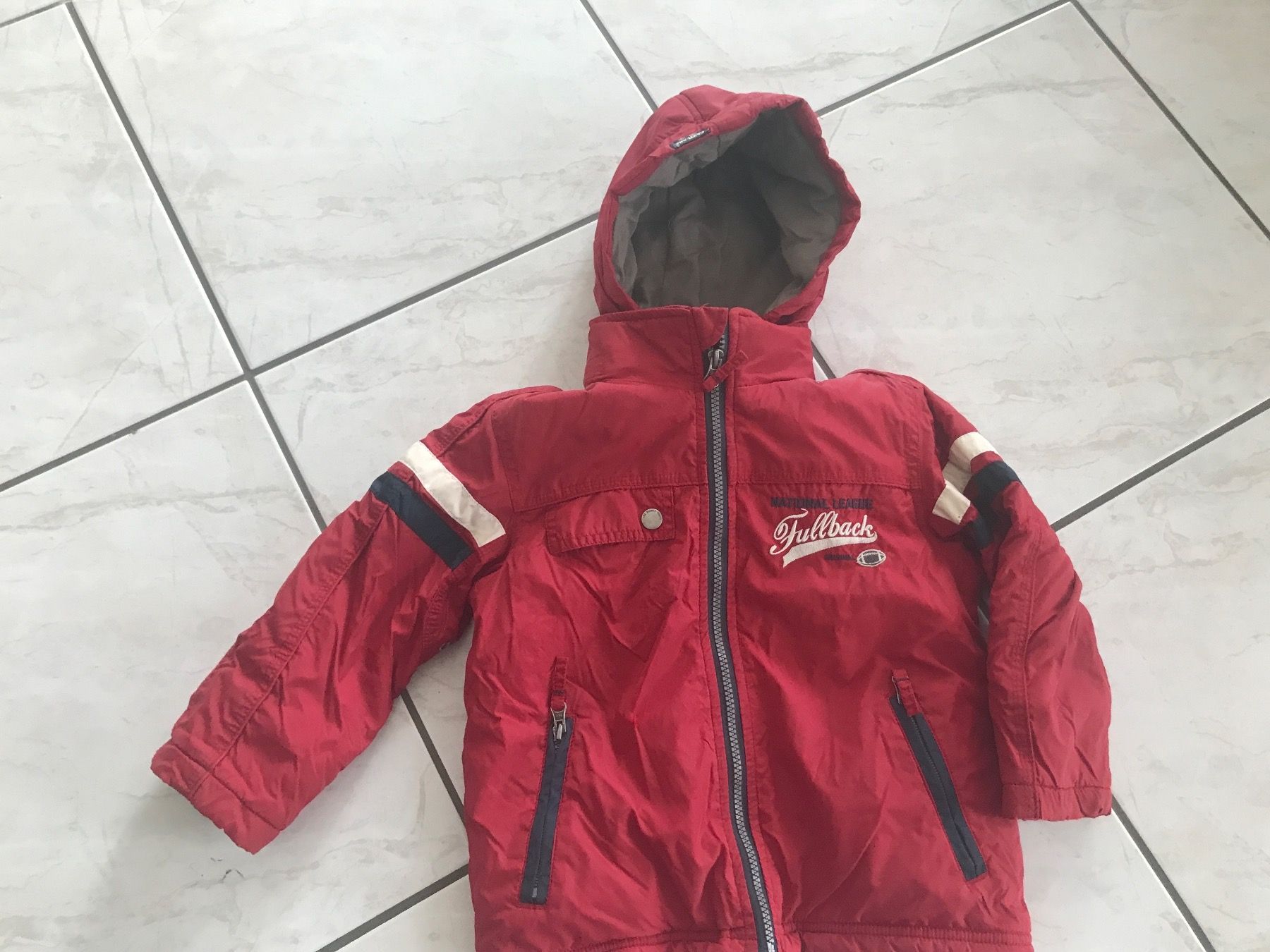 C&A Giacche & Cappotti: Jacke Grösse 104, rot – Usato da St.Pantaleon venduto da frodobi