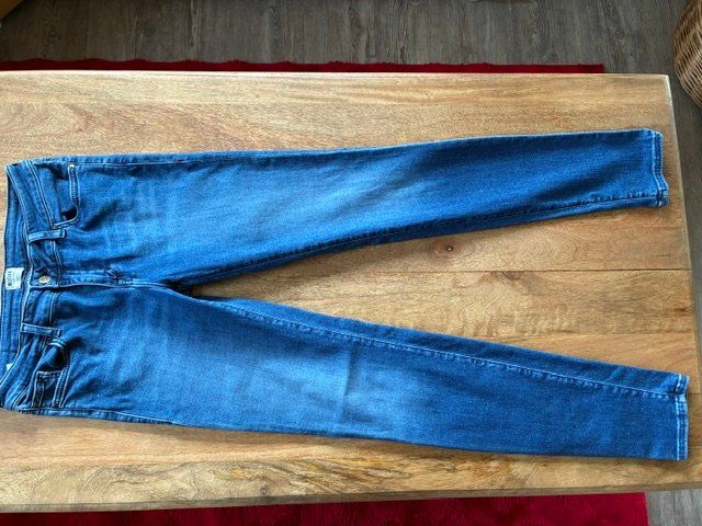 Jeans: Damenjeans – D'occasion à Leuzigen par bnbz101