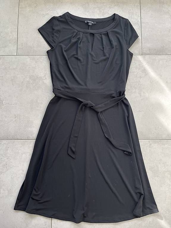 Comma Robes: Kleid Comma Gr. 34 – D'occasion à Thun par Dak5