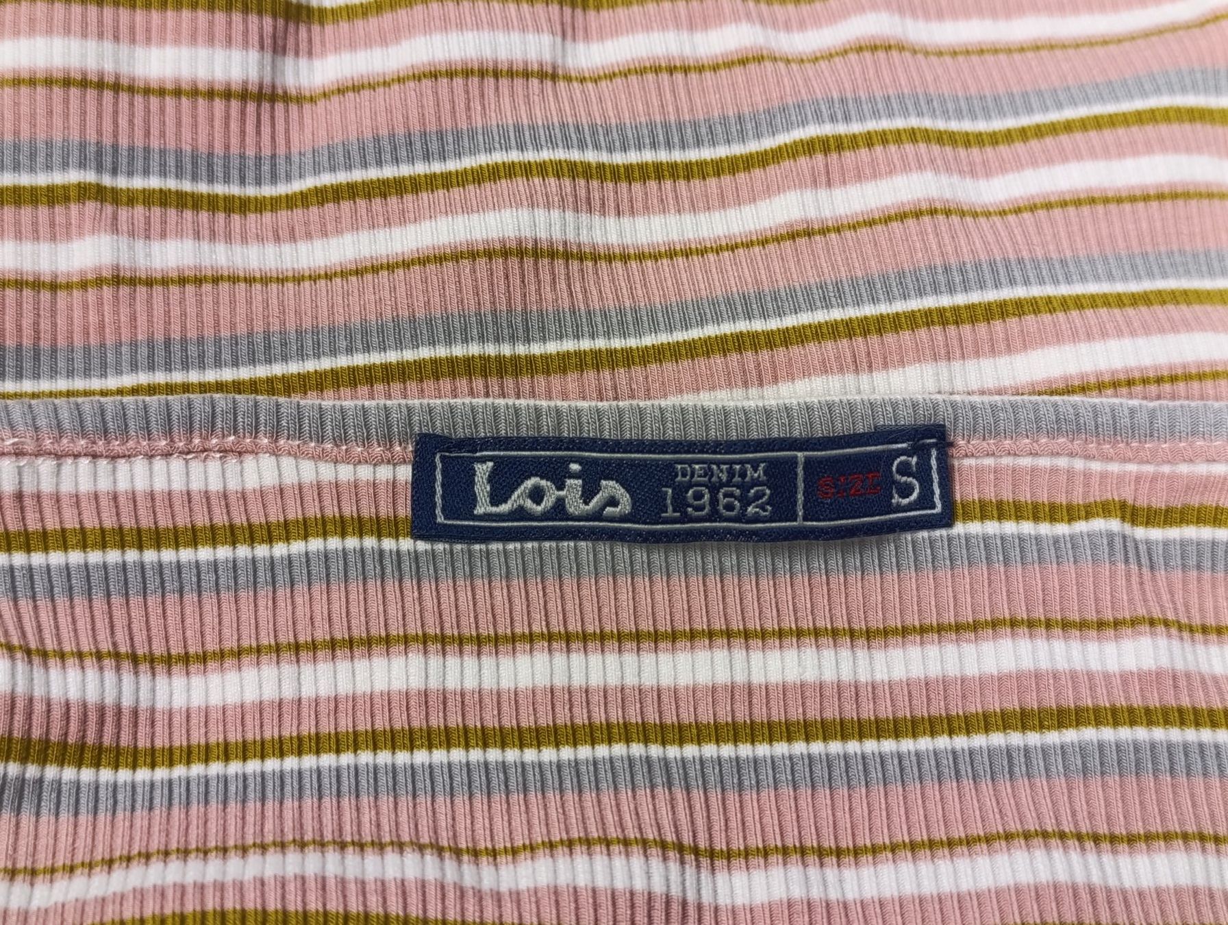 Blusen, T-Shirts & Tops: lOIS DENIM Top taille S – Gebraucht aus Thielle von Plusvalue_Neuchatel 2