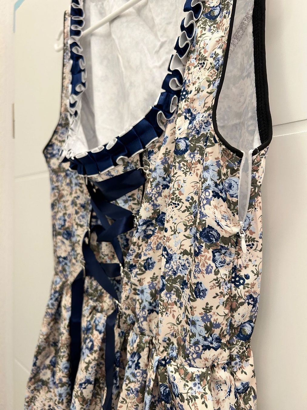 Kostüme: neu/ ungebrauchtes Dirndl-Set mit Bluse & Schürze – Neu und originalverpackt aus Dörflingen von zak_s5jh 5