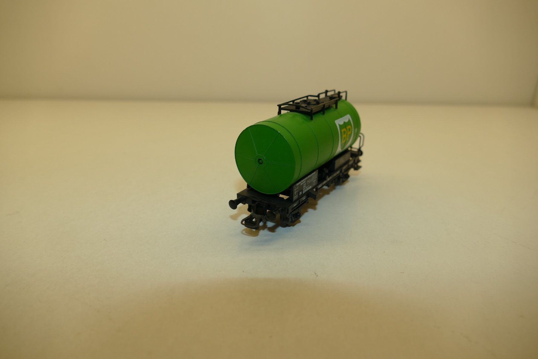Roco Modellini di ferrovie: Roco H0: DB Kesselwagen BP – Usato da Niederhasli venduto da rail-duerst 4