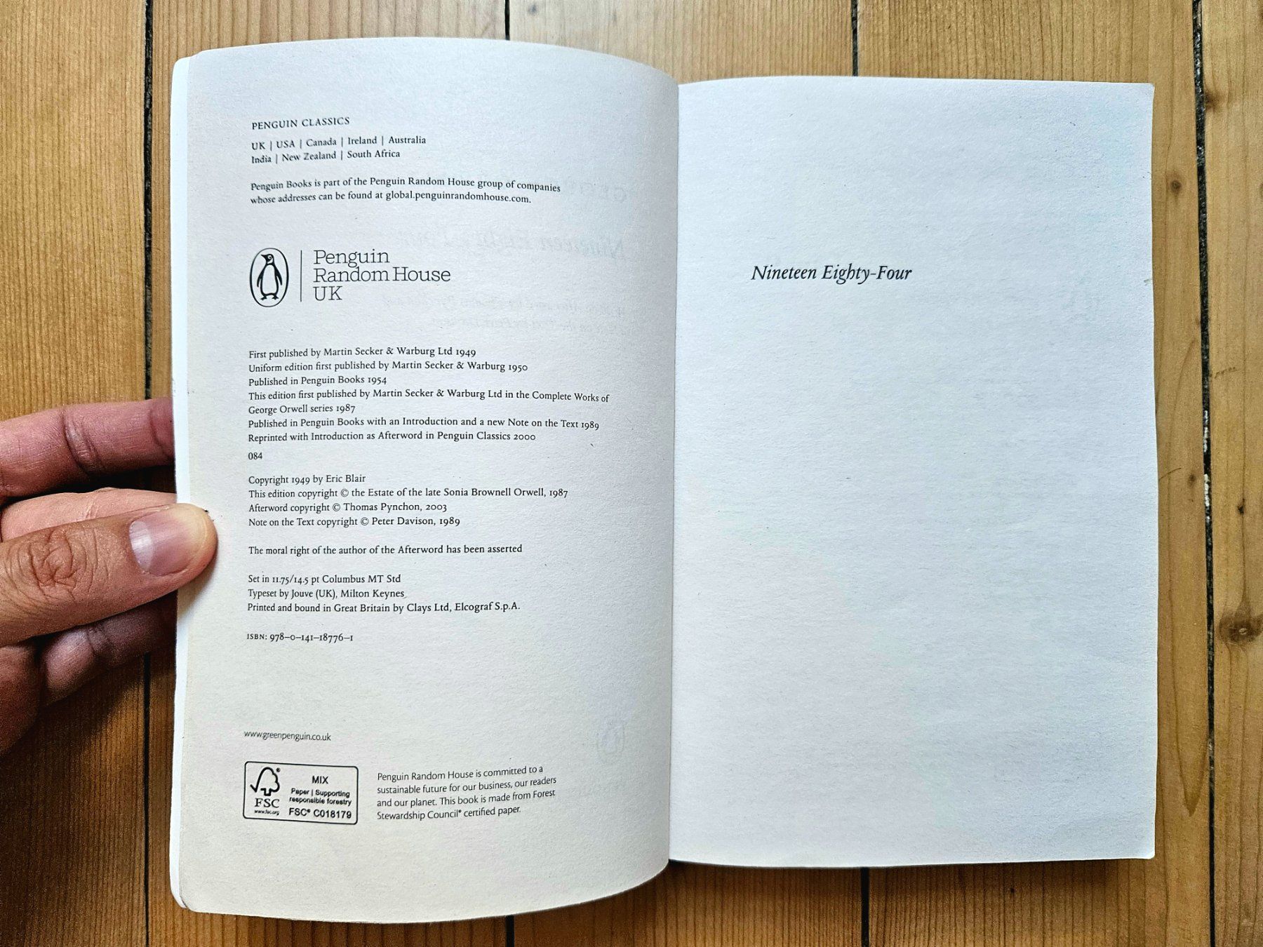 Bücher: George Orwell - Nineteen Eighty-Four (1984) – Gebraucht aus Genève von Januacoeli 1