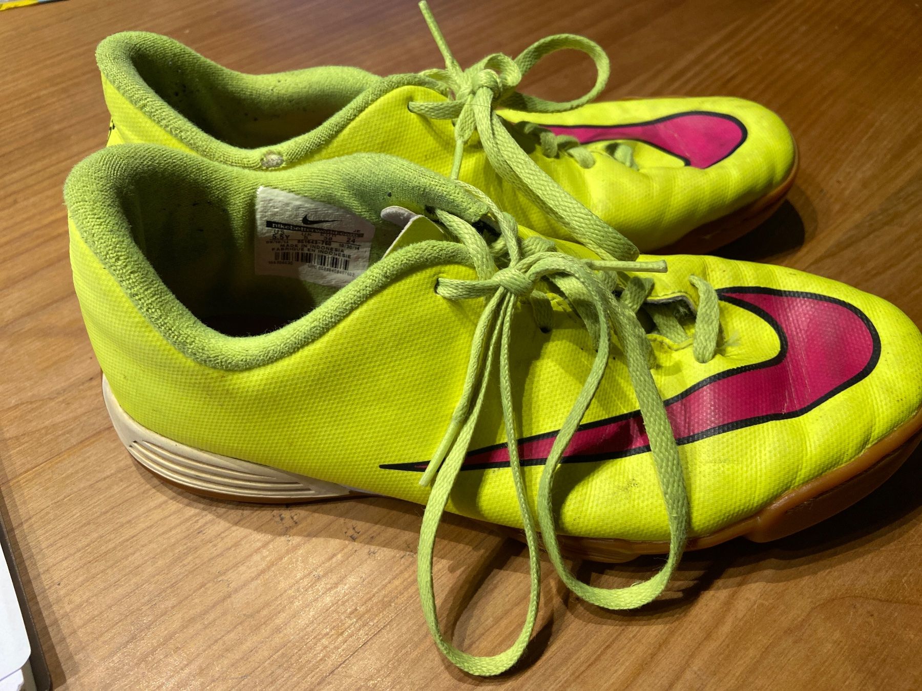 Scarpe per ragazzi: Hallenschuhe Gr. 38 – Usato da Windisch venduto da Salat8