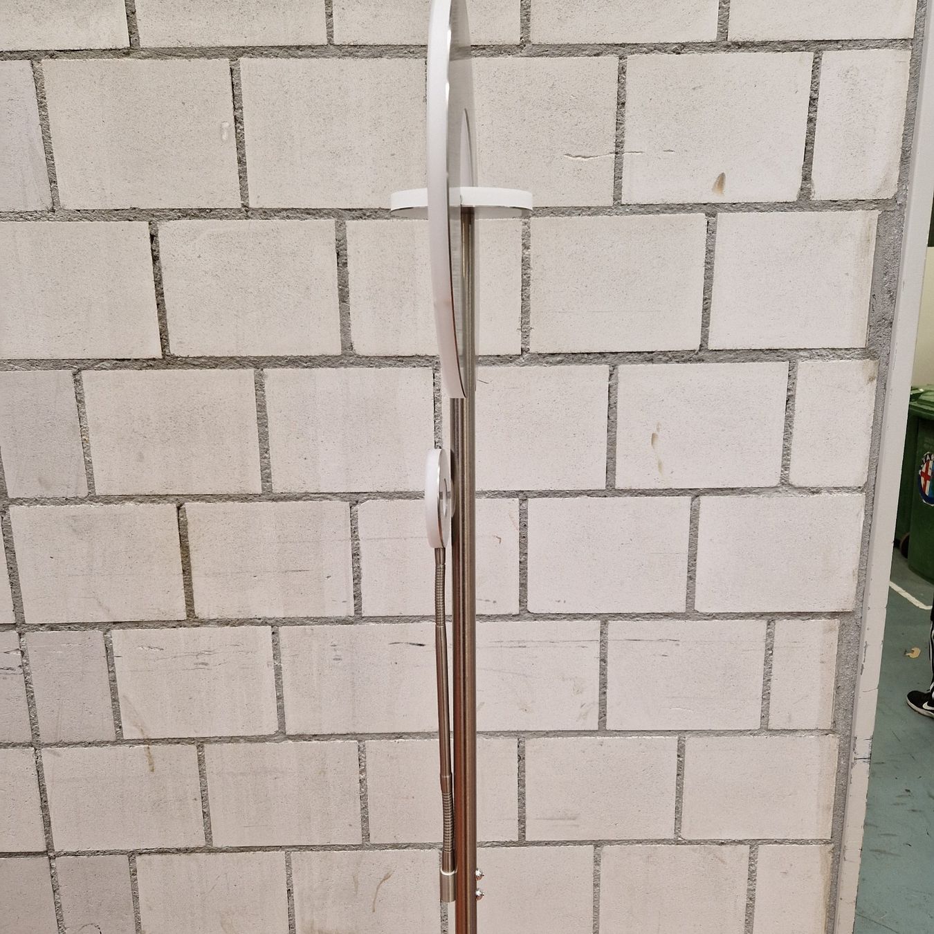 Lampade: LED Stehlampe – Usato da Bern venduto da latrouvaillebern 9