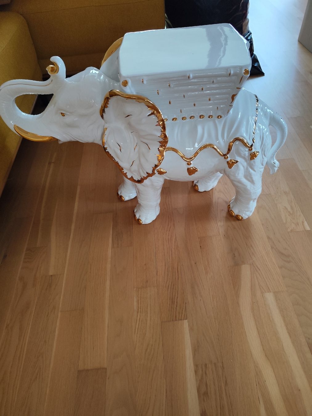 Statuette: Porzellan Elefant  – Usato da Grossdietwil venduto da bie_2bn5 4