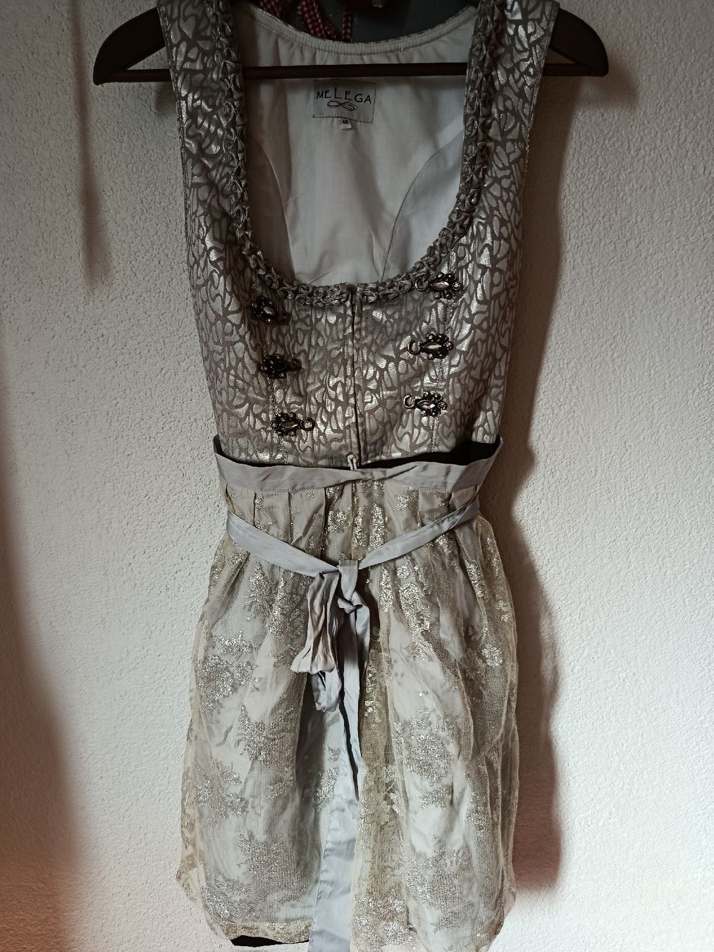 Kleider: Dirndl von Melega Grösse 40 – Gebraucht aus Wattwil von sunicheyenne
