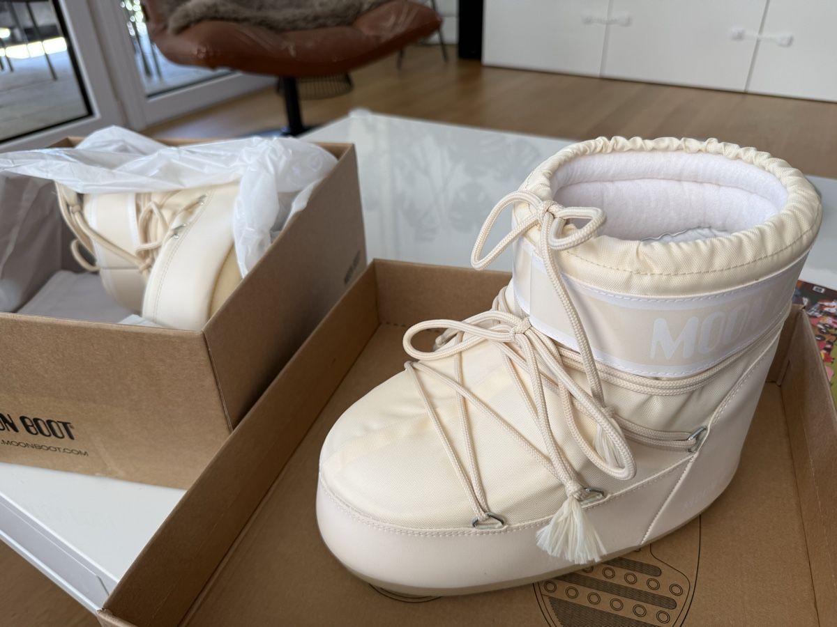 Moon Boot Herrenschuhe: Moon Boot Classic low 2 – Neu (gemäss Beschreibung) aus Zürich von sas_5f2h