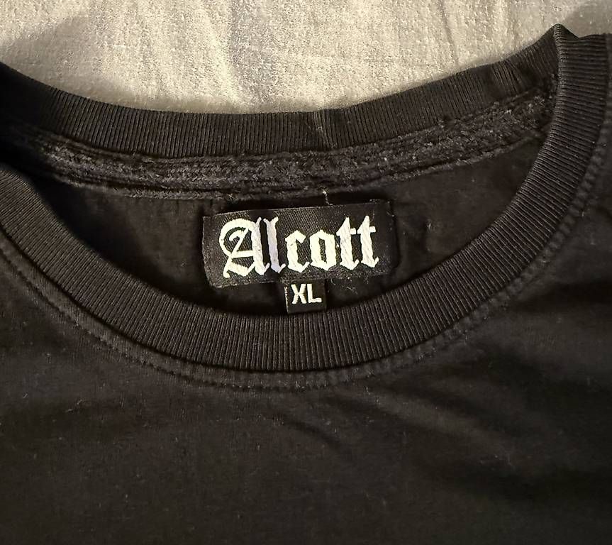 T-Shirts: T-Shirt Alcott – Gebraucht aus Wädenswil von dom_pz5d 1