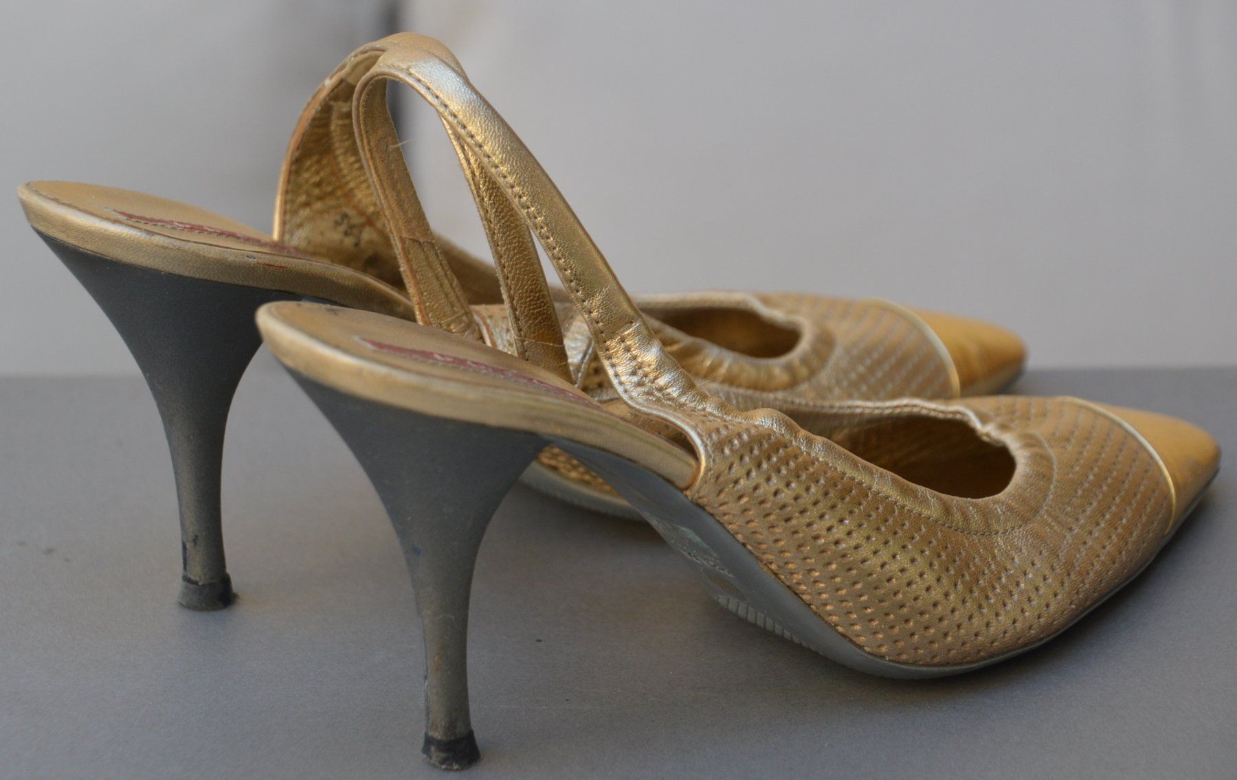 Prada Scarpe da donna: Pumps Prada .36,5 Vintage – Usato da Collonges venduto da arashee 4