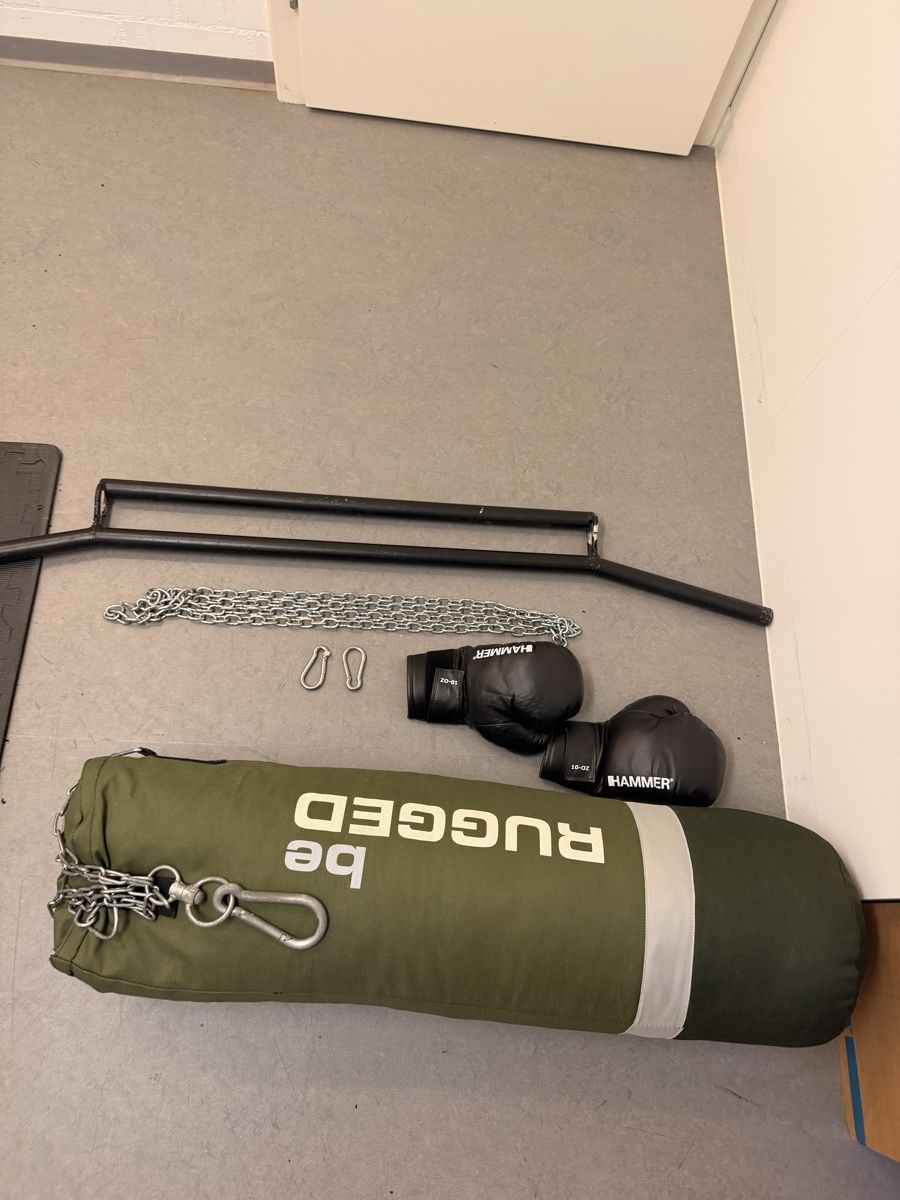 Sacchi da boxe: Boxsack mit Boxhandschuhen – Usato da Seengen venduto da Yannick_Herzig