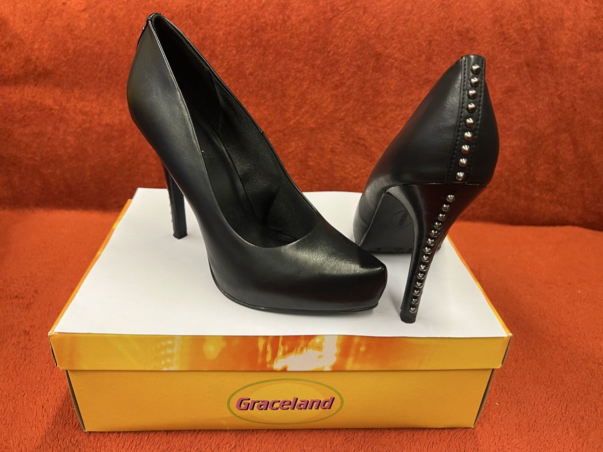 Graceland Scarpe da donna: Schwarze Heels mit Nieten Grösse 38 – Usato da Zürich venduto da rigani