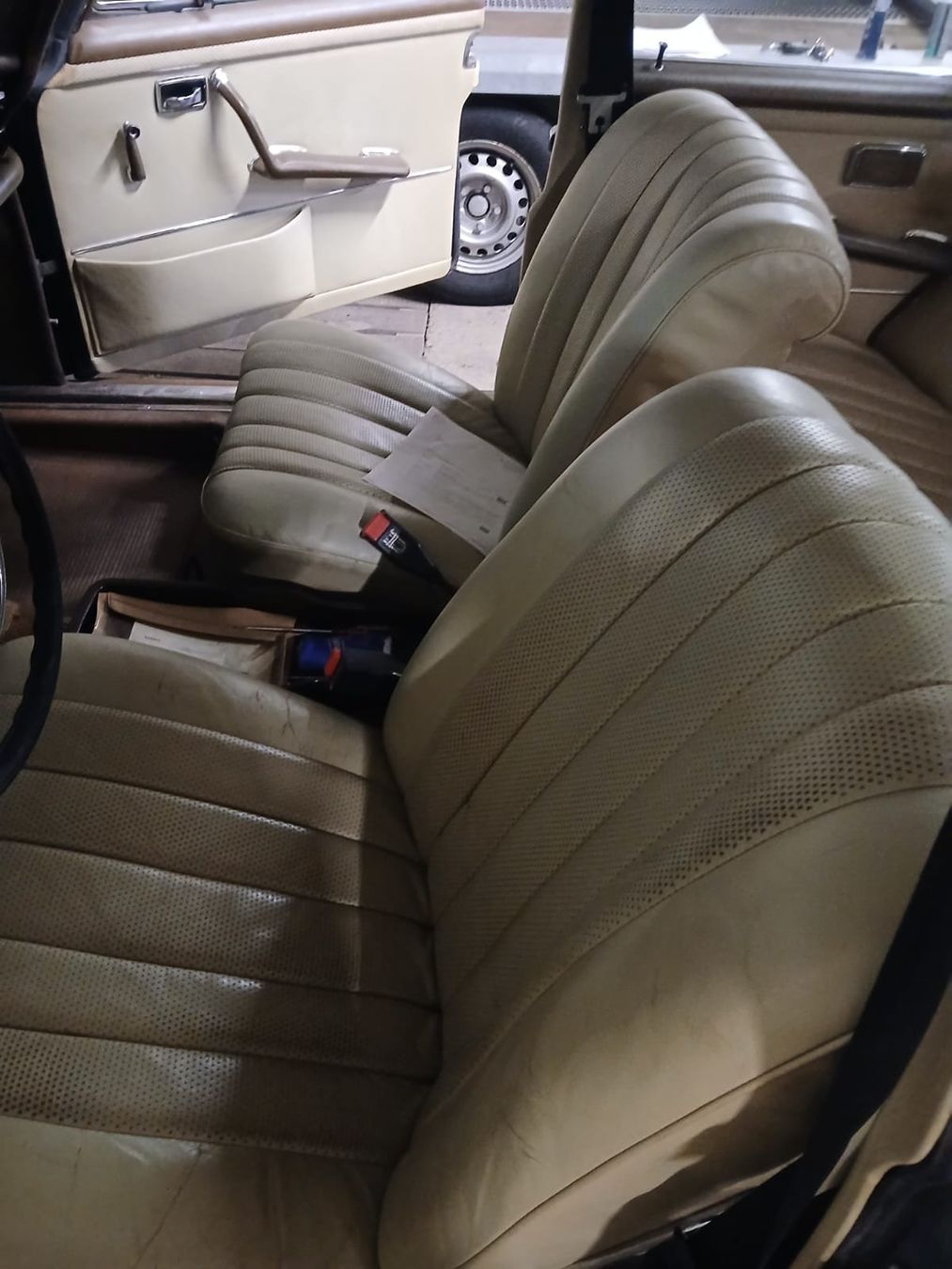 Mercedes-Benz Automobili: Mercedes Benz 250 SE – Usato da Buch am Irchel venduto da nellsch87 5