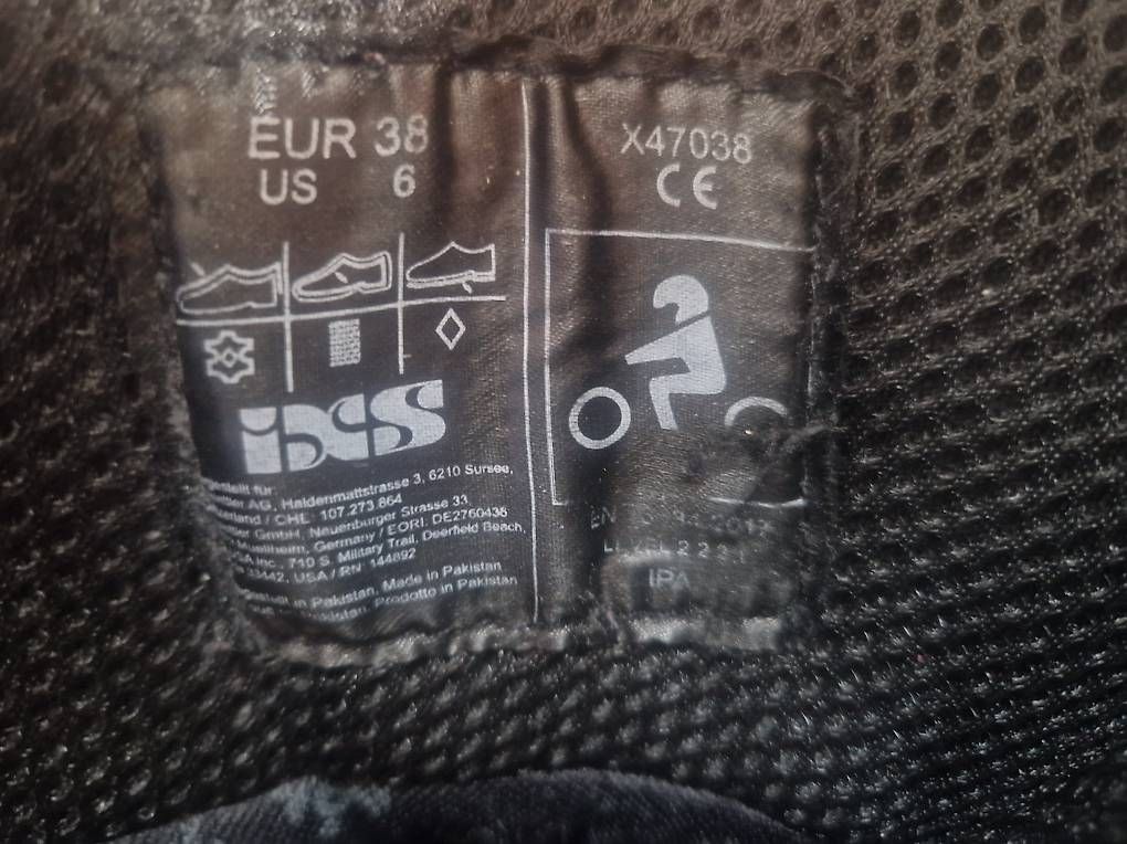 Scarpe da uomo: Motorrad Stiefel Grösse 38 schwarz – Usato da Surrein venduto da deb_sjh6 4