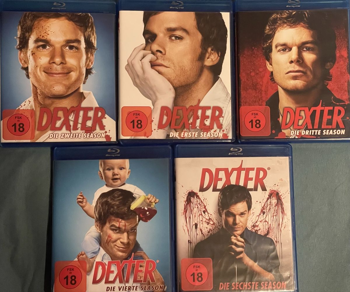Tutti i DVDs: Dexter - Season 1-4 / 6 – Usato da Waldenburg venduto da Gonzo8