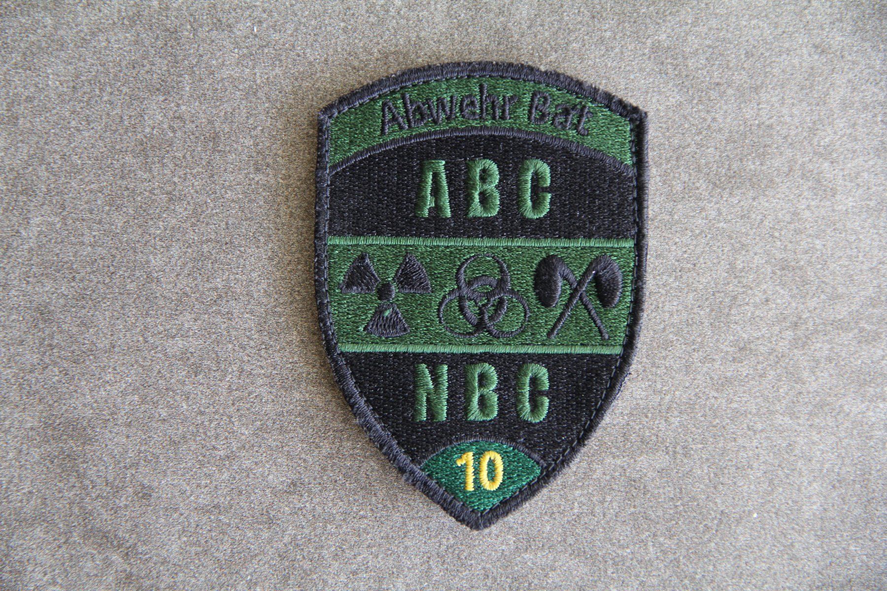 Armée suisse Plaquettes & Badges: ABC Abwehr Bat 10, Badge mit Klett – D'occasion à Belp par Tomsek