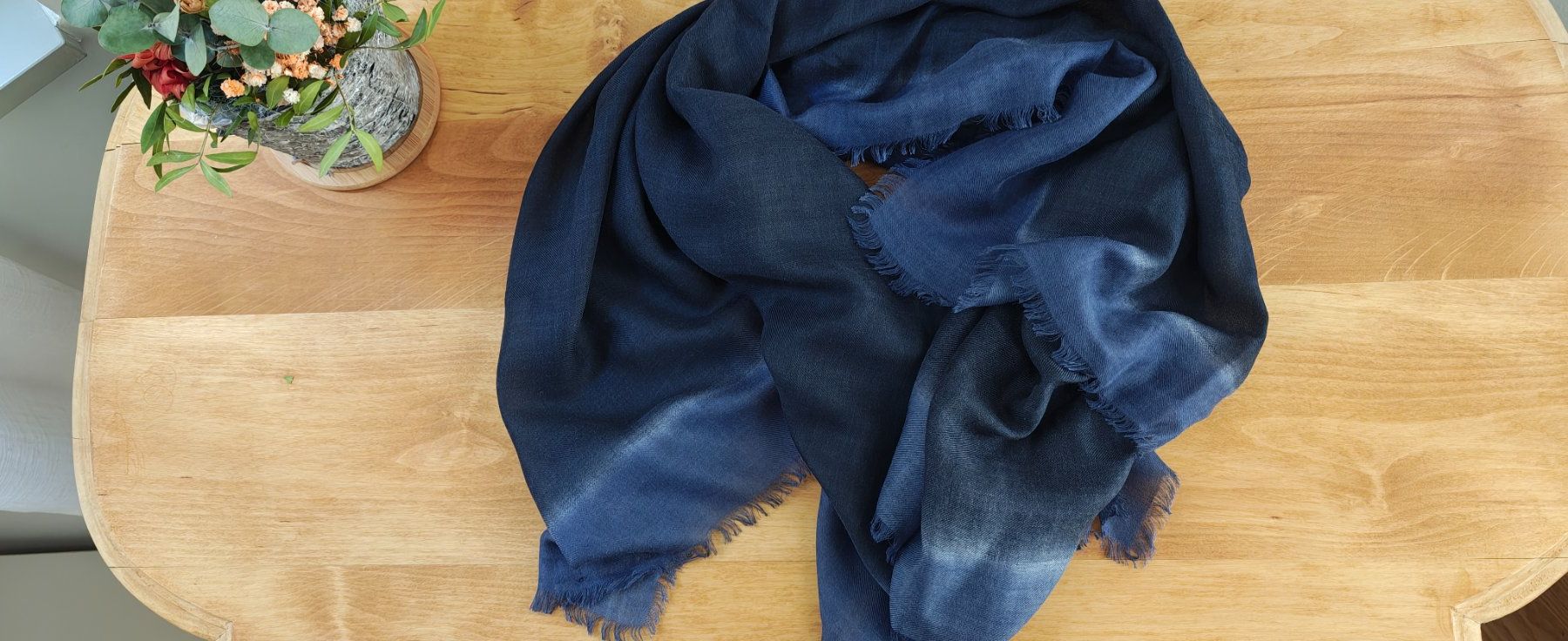 Massimo Dutti Foulard & Sciarpe: Massimo Dutti écharpe lin chic bleu dégradé – Usato da Fribourg venduto da cov_5s7x