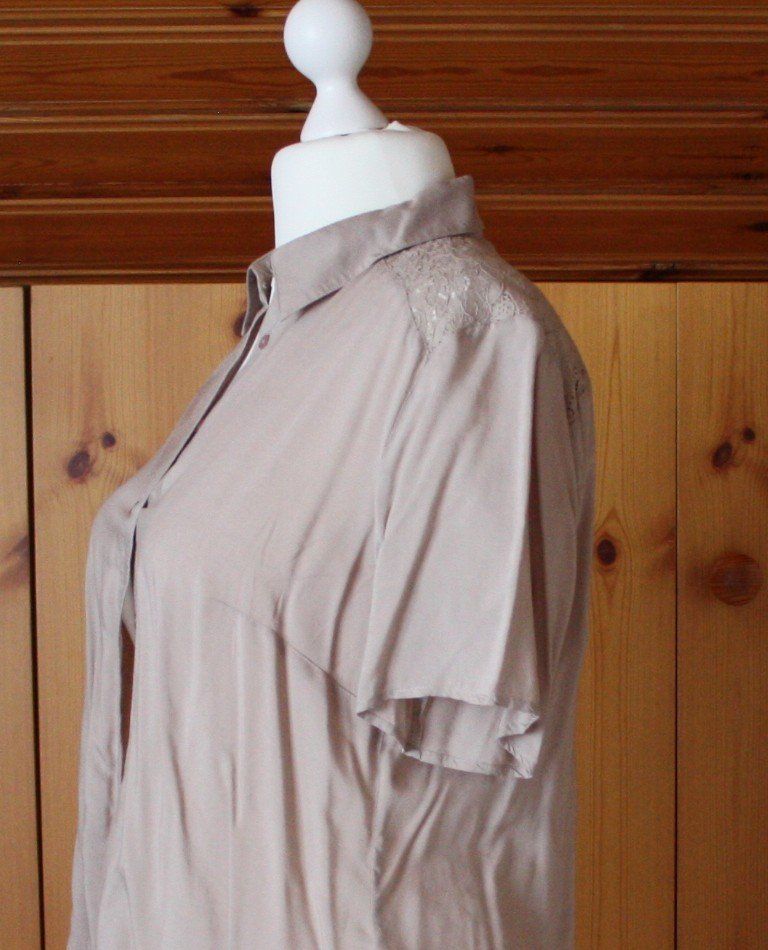 Camicette: Bluse Kurzarm CH. VÖGELE dunkelbeige Gr. L – Usato da Flüelen venduto da Diversicum-Curvy 3