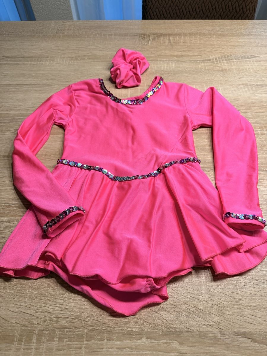Vestiti & Gonne: Pink Eiskunstlaufkleid Gr. 140 mit Strass + Zopfgummi – Usato da Trimbach venduto da Schwaenchen 2