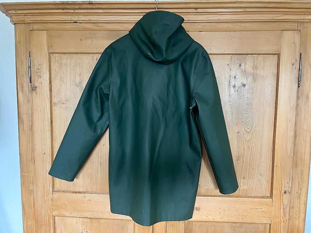 Stutterheim Jacken: Stutterheim Regenjacke / Regenmantel Grösse S in Dunkelgrün – Gebraucht aus St.Gallen von Rini2011 3