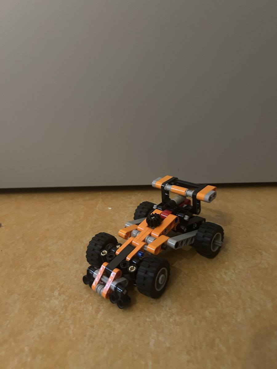 Lego Spielzeuge: Lego Technic Auto – Gebraucht aus Dättlikon von Aurel2000rr9 1