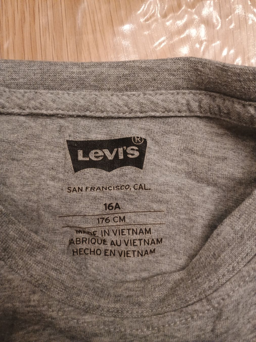 Levi's Hemden, T-Shirts & Polos: Levi's T-Shirt 16 Jährige/16 ans – Gebraucht aus Murten von Palli23 2
