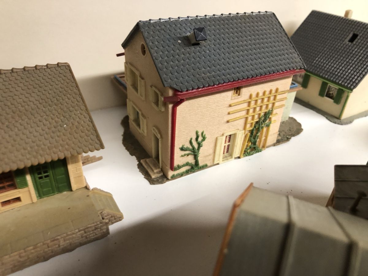 Modellini di ferrovie: Modellhäuser Sammlung, 6 Stück, Spur H0, Eisenbahn Modelle – Usato da Zweidlen venduto da Maerliharo_57 4