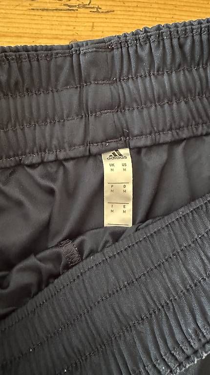 Adidas Pantaloni: Adidas Shorts M blau – Nuovo (secondo la descrizione) da Zollikon venduto da rose59 1