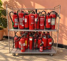 Großes Konvolut an Feuerlöschern (18 Stück) zu verkaufen