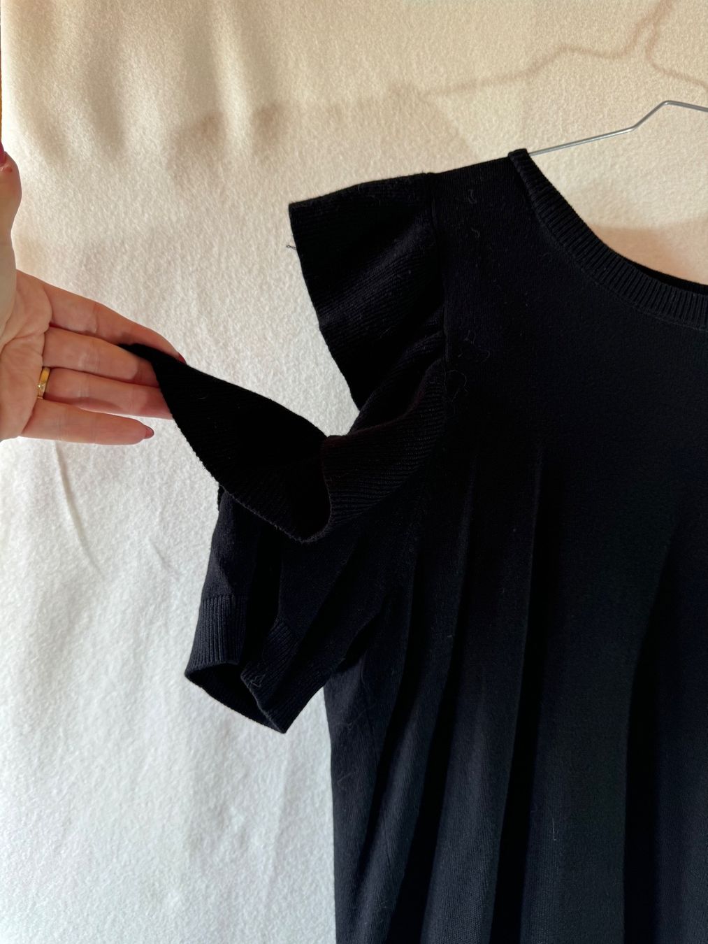 Maglioni & Felpe: Schwarzer Cold Shoulder Pullover von Sfera Gr. S – Usato da Grosswangen venduto da SALE_SALE_SALE 1
