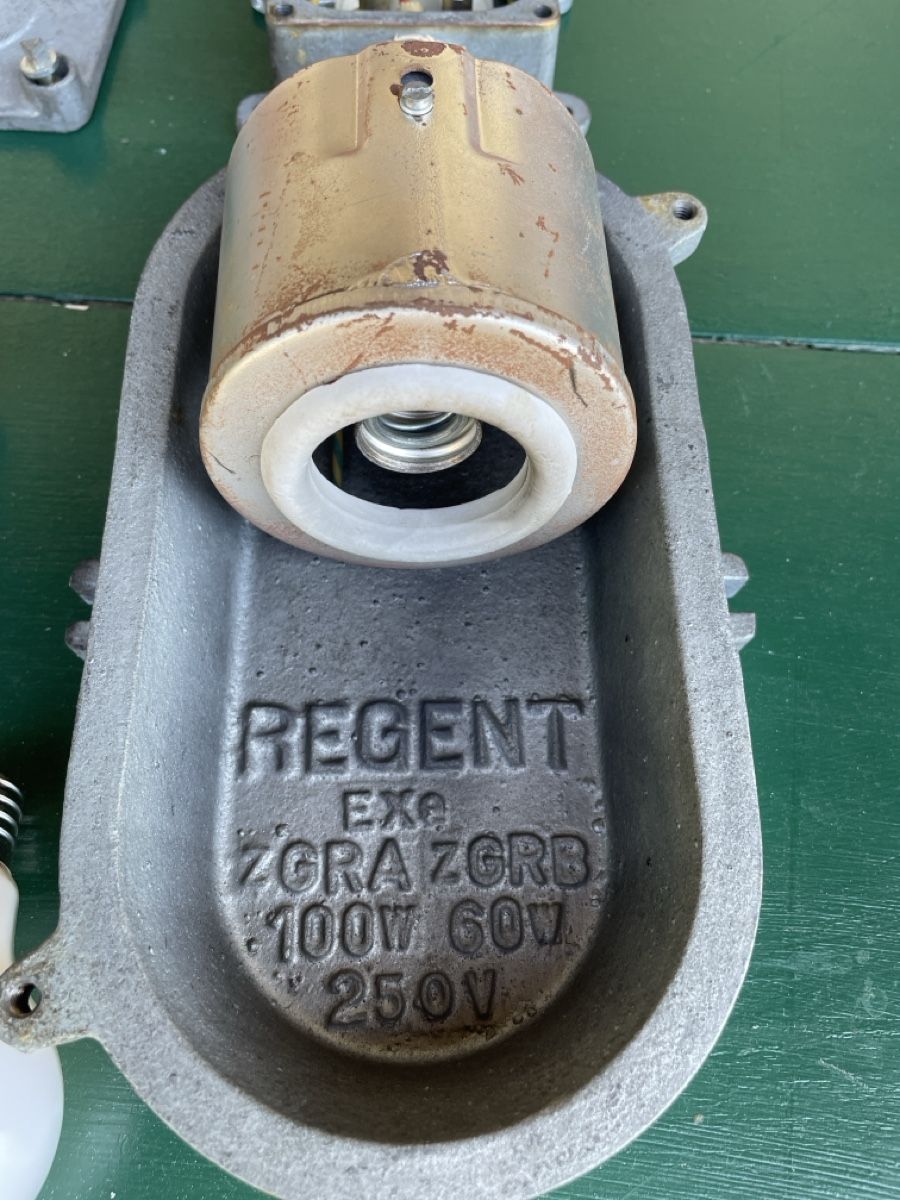 Regent Lampade: Bunkerleuchte des Herstellers REGENT. – Usato da Muhen venduto da Winterzauber02 4
