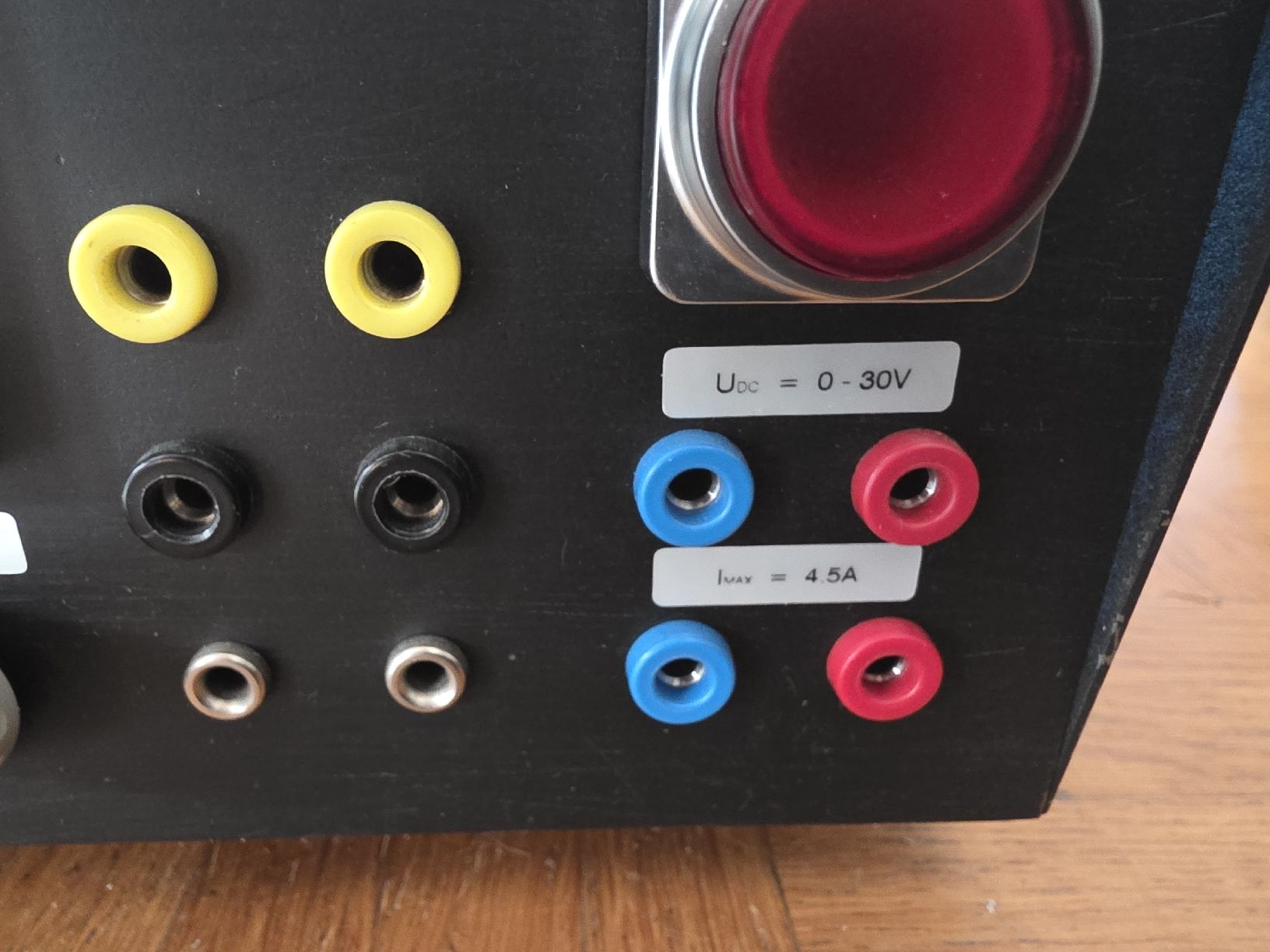 Messen: Labornetzteil 0-30V 5A mit Amperemeter Voltmeter – Gebraucht aus Grosswangen von Bitubo 3