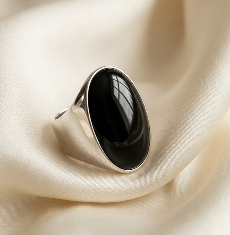 Ringe: Silberring 925 mit grossem Onyx-Cabochon - Modern & Edel – Neu und originalverpackt aus Uetikon am See von Coralreef