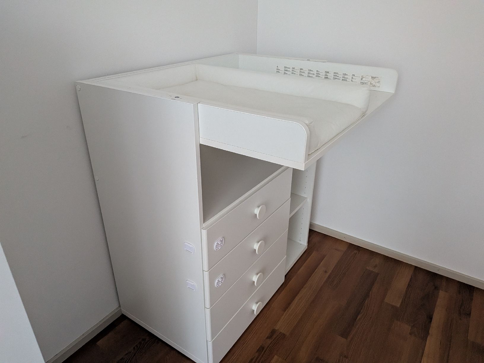 Ikea Fasciatoi & Accessori: White Changing Table with Drawers and Storage Shelves – Nuovo (secondo la descrizione) da Zürich venduto da ash_vqx6 1