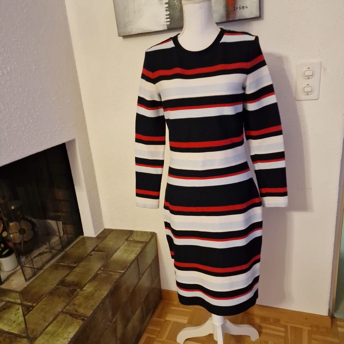 Hugo Boss Vestiti: BOSS gestreiftes Strickkleid Gr. 36 – Usato da St. Gallen venduto da mania03
