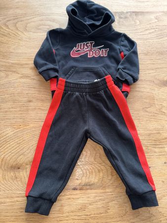 Nike Trainingsanzug Gr. 74-80, 🔝 Zustand für Herbst