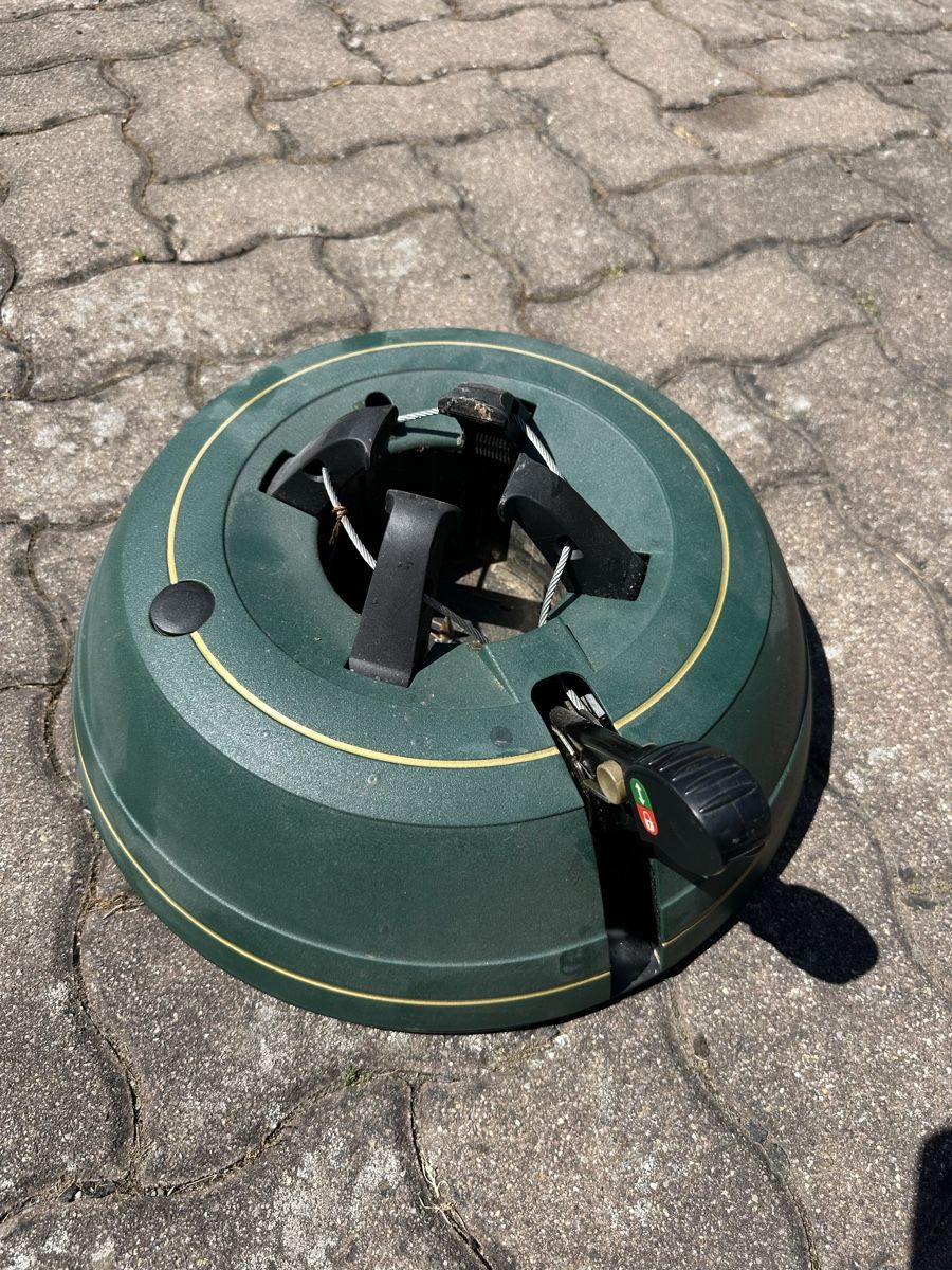 Krinner Christbaumständer: Krinner Christbaumständer V4 mit Seilzug-Technik – Gebraucht aus Biberist von Babibu88 1