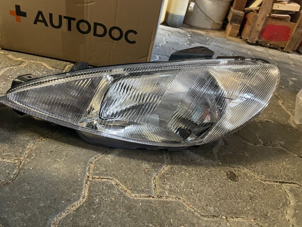 Peugeot Fari: Scheinwerfer Peugeot 206 li+re Pre Facelift Neu – Nuovo (secondo la descrizione) da Saas-Grund venduto da GarageSaleToday