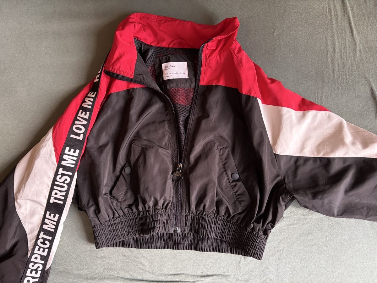 Giacche: Veste Croptop Bershka – Usato da Genève venduto da Bouux