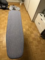 Bügelbrett mit grauem Bezug in gutem Zustand gebraucht