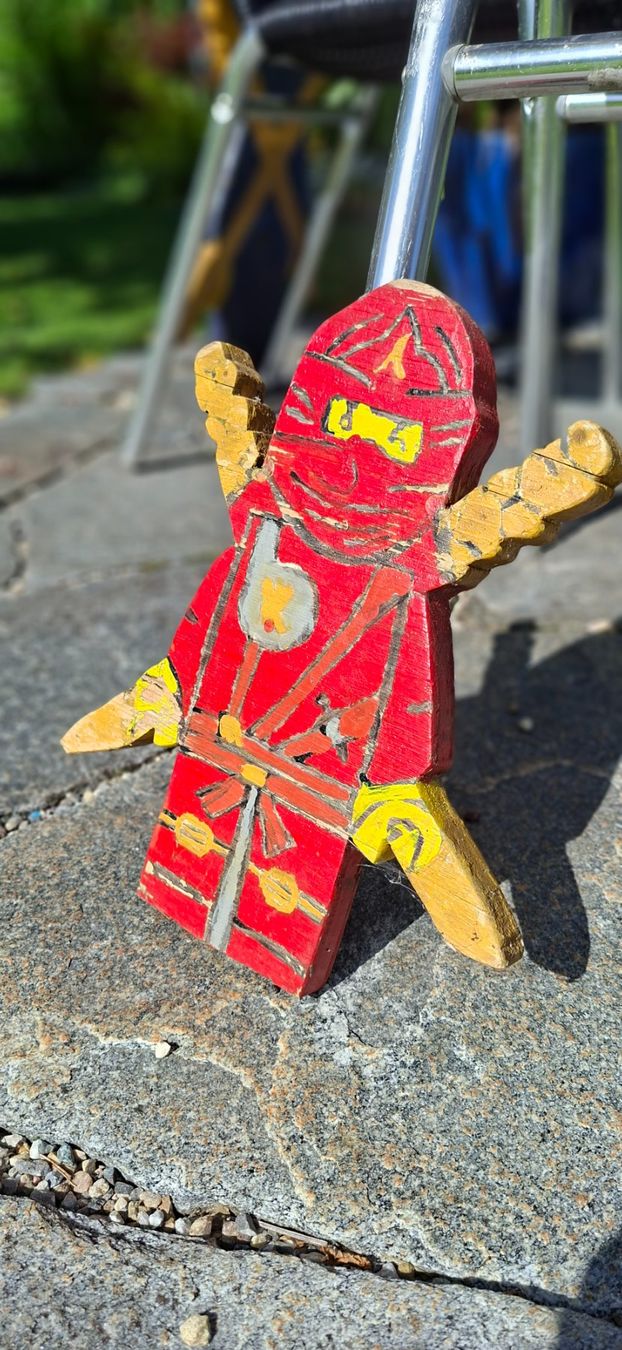 Statuette: Handgefertigter Ninjago red – Usato da Winterthur venduto da Robindr400