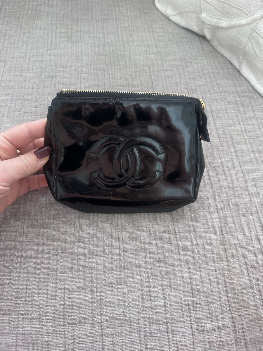 Chanel Custodie per cosmetici: Chanel Kosmetiktasche Lackleder vintage – Usato da Zürich venduto da millaiana