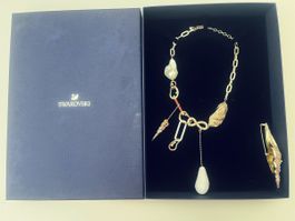 Collier et broche Swarovski doré avec perles et cristaux