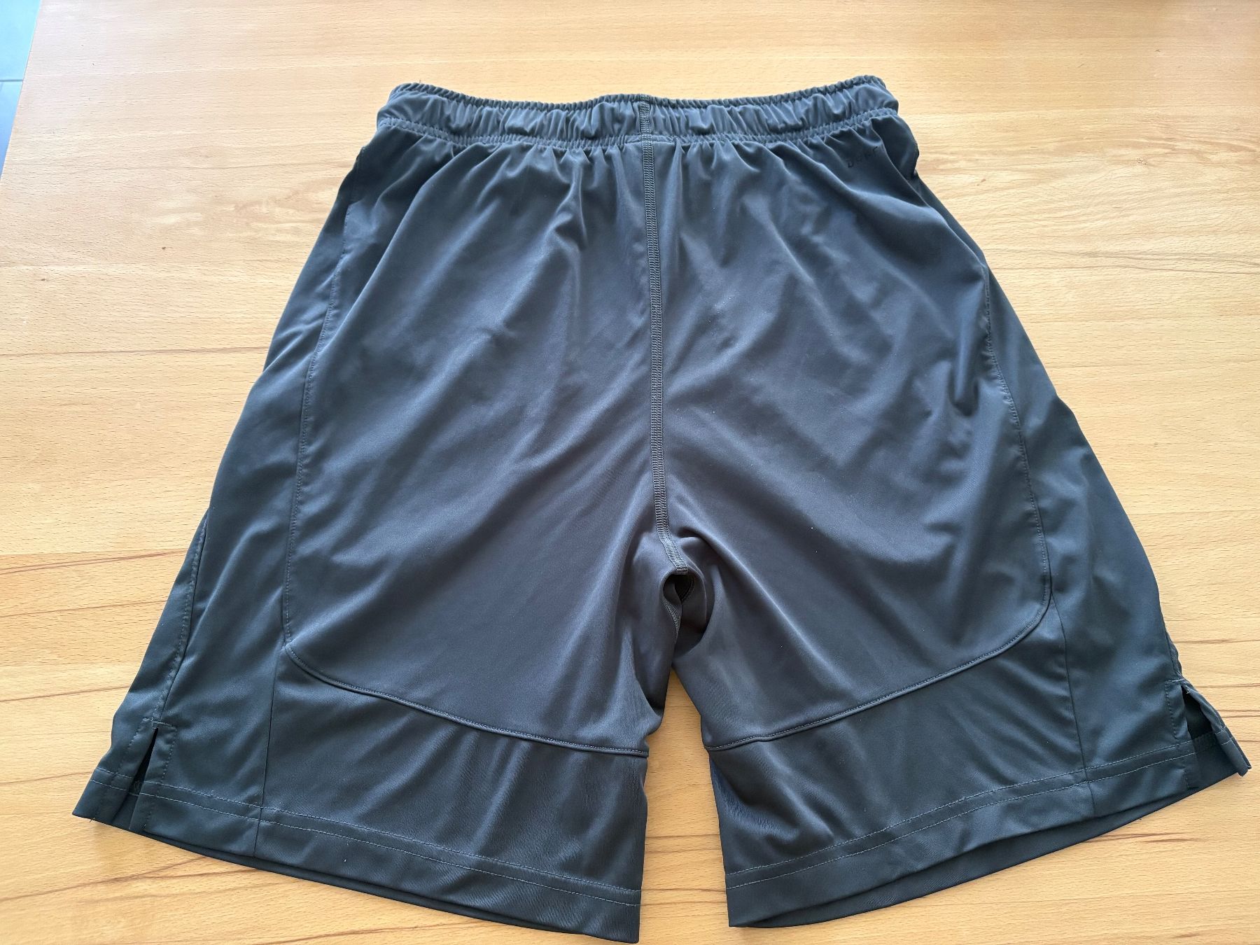 Nike Pantaloni: Shorts / Trainingsshorts - Grösse M - Nike – Usato da Oberuzwil venduto da jabano 1