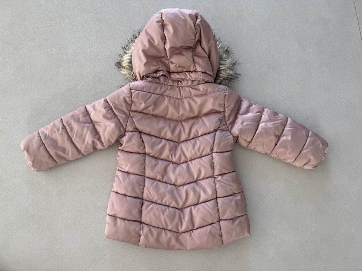 Giacche & Cappotti: Winterjacke Mädchen Gr. 98 mit Kapuze – Usato da Bonaduz venduto da lut_6rts 1